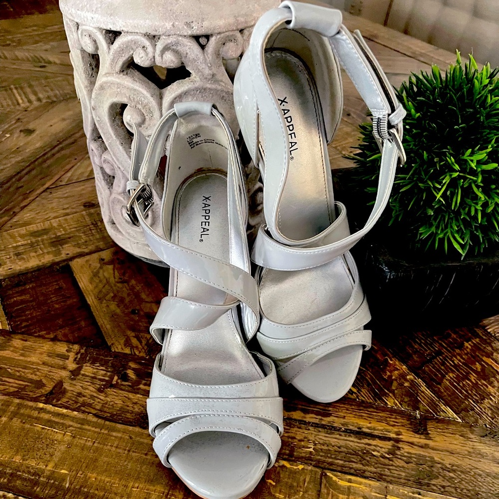 X-Appeal Grey Shoes